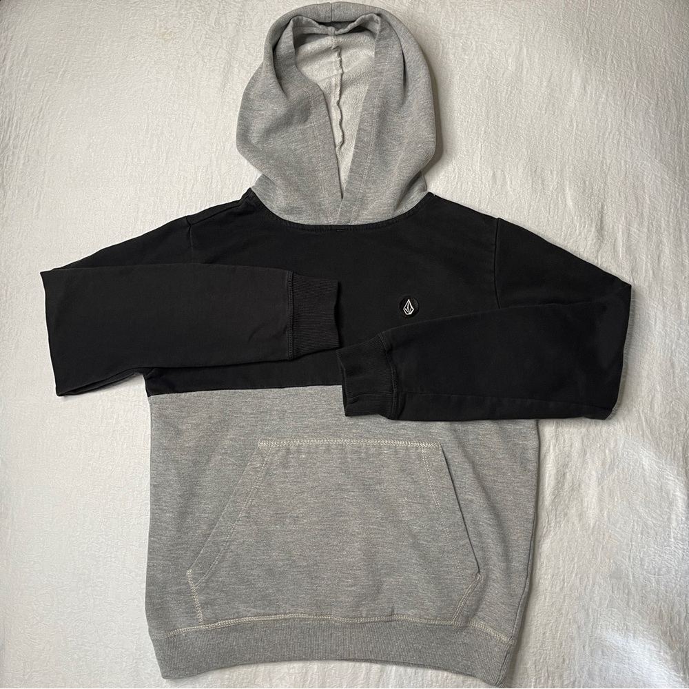 Volcom Kids Contrast PO FLC Black Gray Colorblock Pullover Hoodie Size M
